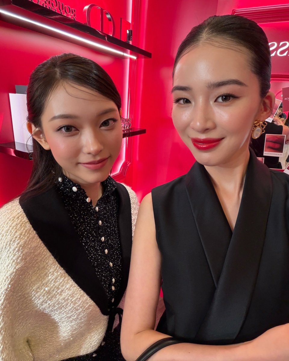 PortalHaerin's tweet photo. 📸| Fotinho nova da Hae com Irene Kim

#NJZ #HAERIN @NJZ_official https://t.co/qHV05tQK7X