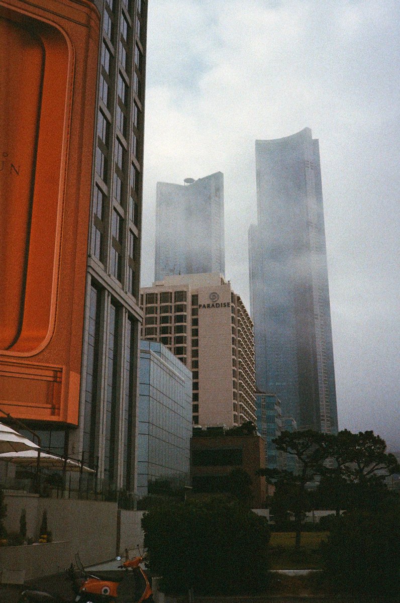 Thx_U_Master's tweet photo. 2026년 여름, 장마철이 끝나가는 해운대 
Fuji HD-M + expired Lomography 400 
#필름카메라 #필름사진  

사진 더 보기
https://t.co/kbydk1P5jW https://t.co/8PXcKONh7h