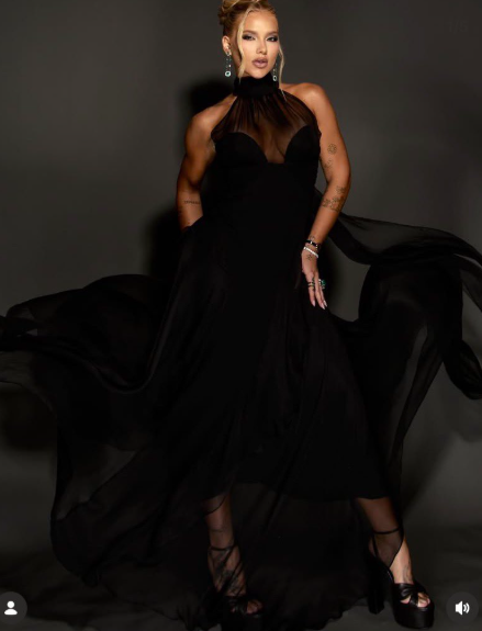 maridakylie's tweet photo. ta linda,o vestido e a maquiagem impecavel,arrasou demais https://t.co/LC7sLVJd7s