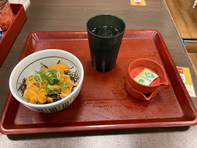 yataka_k's tweet photo. 朝からウニ丼！！ https://t.co/aUII6ku6qZ
