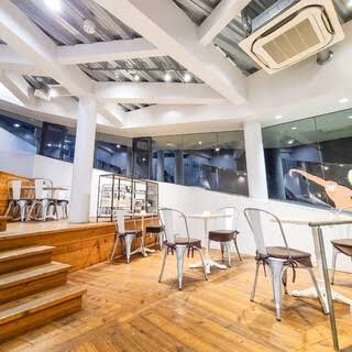 monthlylover's tweet photo. 【TOKYO街コラム】代官山

代官山はカフェ文化が発達しています。古民家をリノベーションした店舗や、洗練された内装のカフェが多く、街を歩いていても、休憩やリラックスする場所がすぐに見つかります。カフェでゆったりとした時間を楽しむのも、代官山の魅力の一つです。

https://t.co/SdMTh1G4Fc https://t.co/spt3QDc2EA