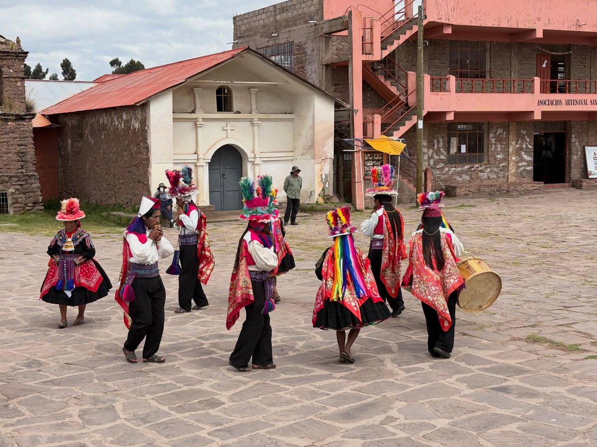 mknszca's tweet photo. Hi Taquile Island! Going to enjoy the locals’ folk dance. https://t.co/TEfOGkM3DJ