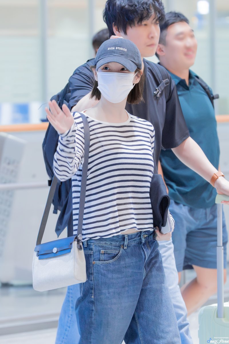 JongHeon_IU0516's tweet photo. 260910 아이유 인천공항 입국

#아이유 #IU https://t.co/zRmzVyd4NH