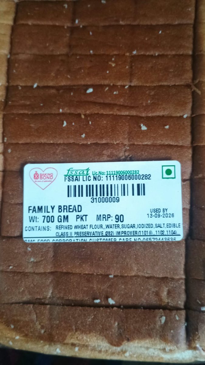Noahh908's tweet photo. Yesterday i ordered 800gm slice bread but I got 700 gm , they didn't have brown bread, they sent me pastry which was smashed. And your customer support was providing coupon, you think I'll be using Swiggy again after this? @SwiggyCares @Swiggy https://t.co/yY3qBC8Leu