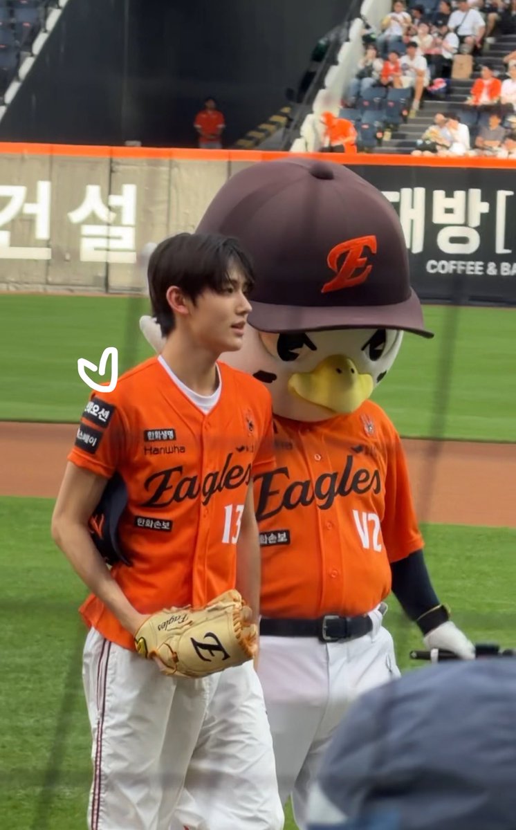 all4weeu's tweet photo. 이번 엄은 다르다 8월도 안뇽 https://t.co/3AOw3leej6