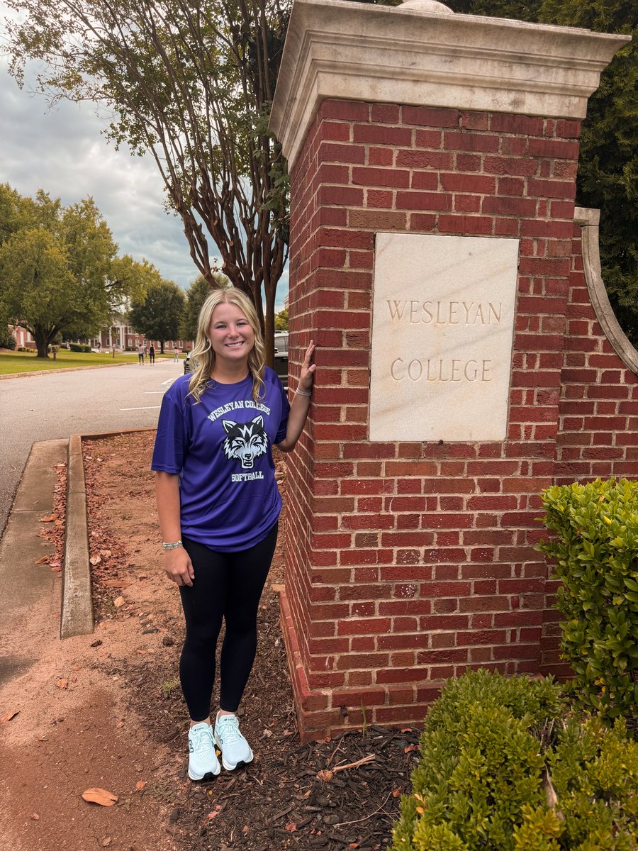 KenleeHedge21's tweet photo. Had such a great visit at Wesleyan College today! Thank you, Coach Bliss, for taking the time to show me around and tell me more about the softball program. I loved the campus and the close-knit atmosphere! Go Wolves!     🐺🥎💜 https://t.co/J6N3ch7JB2