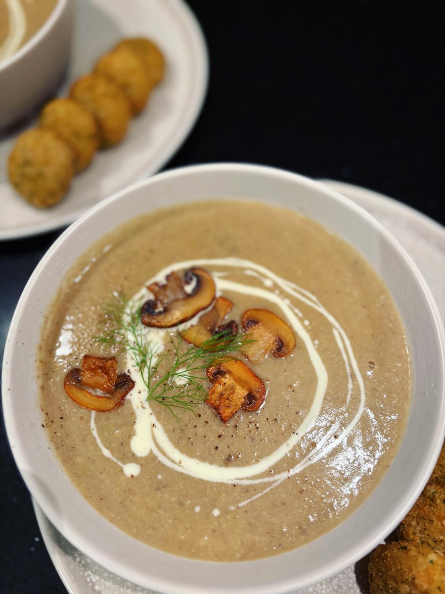 dinlebebek's tweet photo. Possibly the World’s Best Mushroom Soup 
(needs fact-checking) https://t.co/HtITA2JTtc