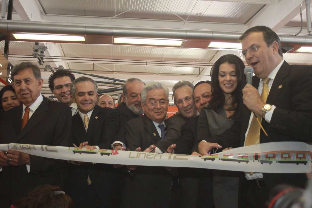 osvaldoags's tweet photo. No olviden que esta línea ha tenido tantos problemas por la corrupción que hubo en su construcción y su posterior mantenimiento. Construir metro no genera estos problemas si se hace bien, los problemas aparecen por querer hacer todo fácil y rápido. Y aquí hay muchos embarramos. https://t.co/NR3IoKQnjU