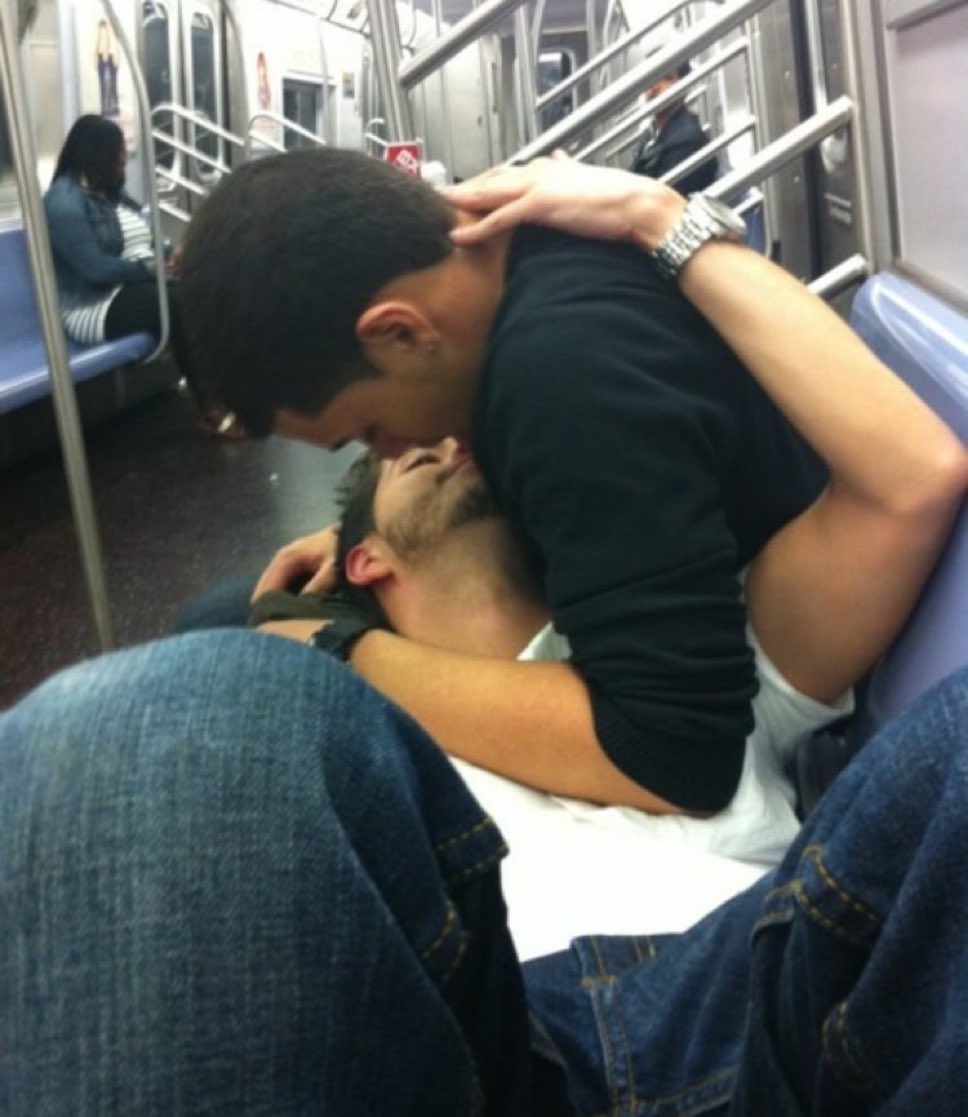 boysgoaIs tweet picture