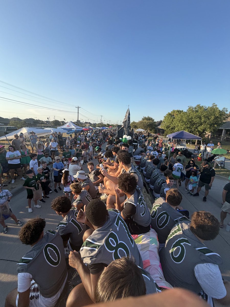 twilsongog's tweet photo. Things are different at #THEShip 
HOMECOMING PARADE ‘26
🟢⚪️⚫️🟢⚪️⚫️ 🦅🏴‍☠️🦅🏴‍☠️
@ProsperEaglesFB @PISD_Athletics 
@Paige_Trujillo_ @Coach_Moore5 
@CoachCPetersen https://t.co/eich6IkwO3