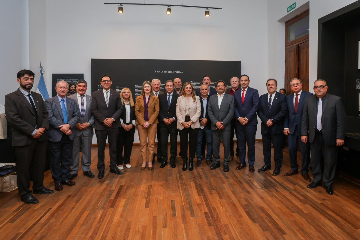 TeresitaMadera's tweet photo. La Rioja es sede de la Mesa Ejecutiva del Parlamento del Norte Grande. Junto a vicegobernadores y autoridades legislativas de las 10 provincias, debatimos acuerdos y escuchamos a sectores productivos, académicos y de innovación.

Mañana sesionamos en el Plenario para seguir consolidando una agenda federal con desarrollo real para nuestra región. 🇦🇷
