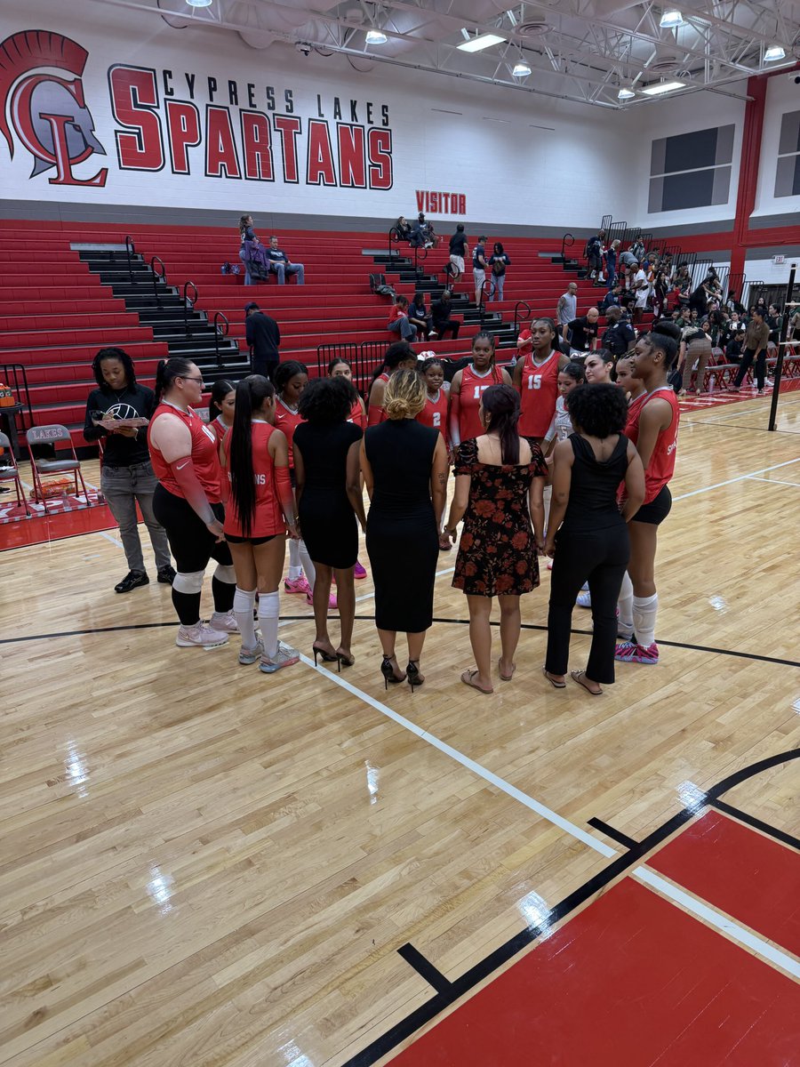 lakes_athletics's tweet photo. It took 5 sets but we are 1-1 in District play! Congratulations! #WAWG https://t.co/pAf6e0T04k