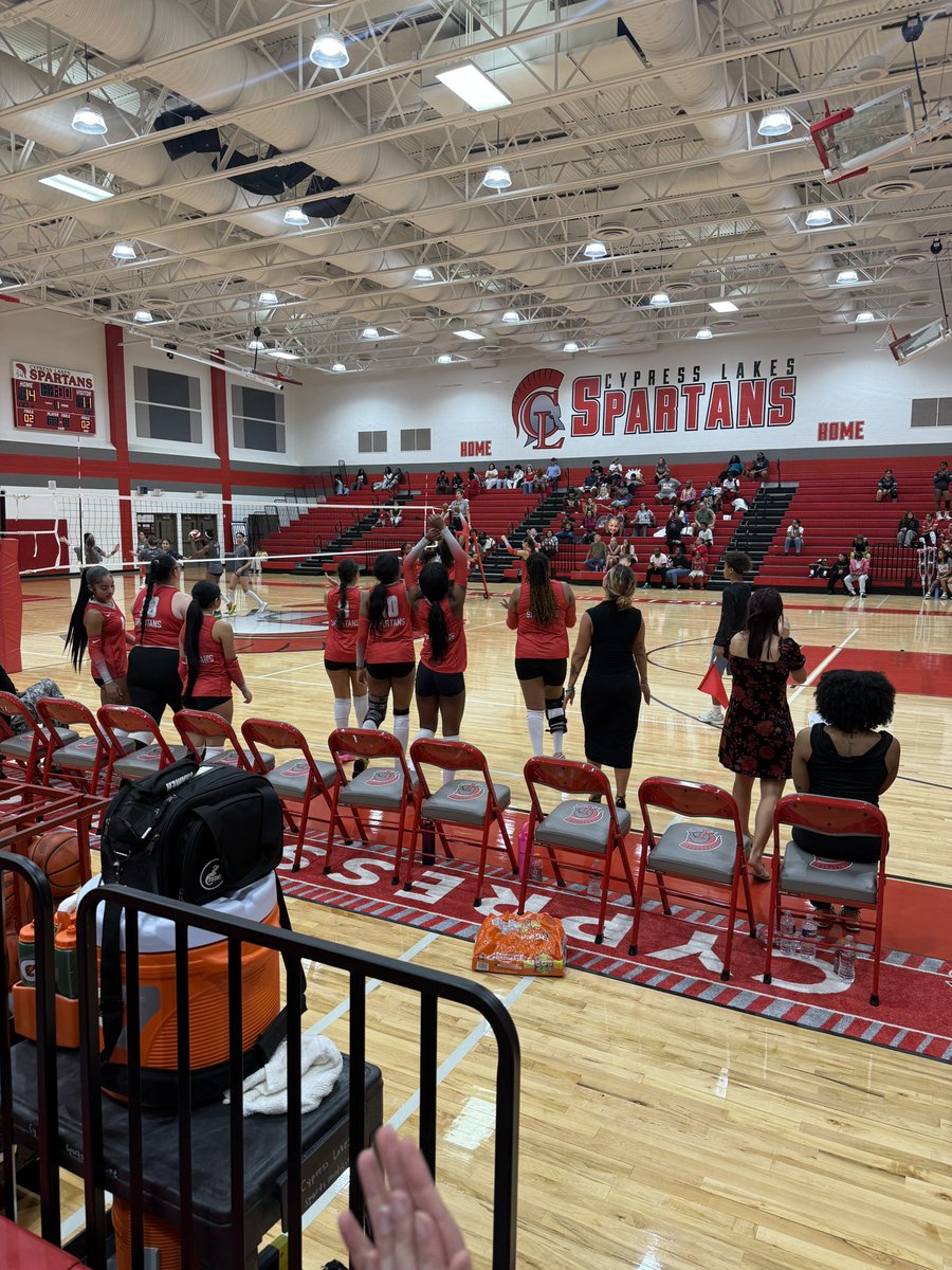 lakes_athletics's tweet photo. It took 5 sets but we are 1-1 in District play! Congratulations! #WAWG https://t.co/pAf6e0T04k