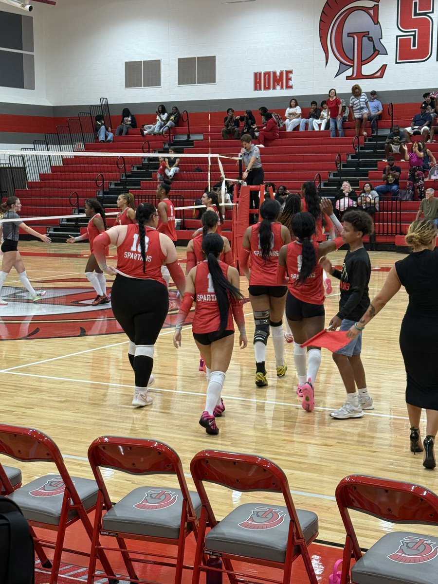 lakes_athletics's tweet photo. It took 5 sets but we are 1-1 in District play! Congratulations! #WAWG https://t.co/pAf6e0T04k