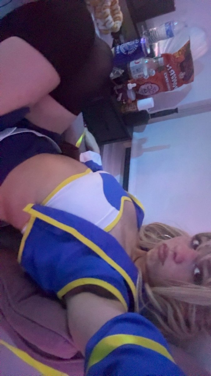 kirbephine's tweet photo. Lucy Heartfilia kind of night https://t.co/Jtv3XAzJrK