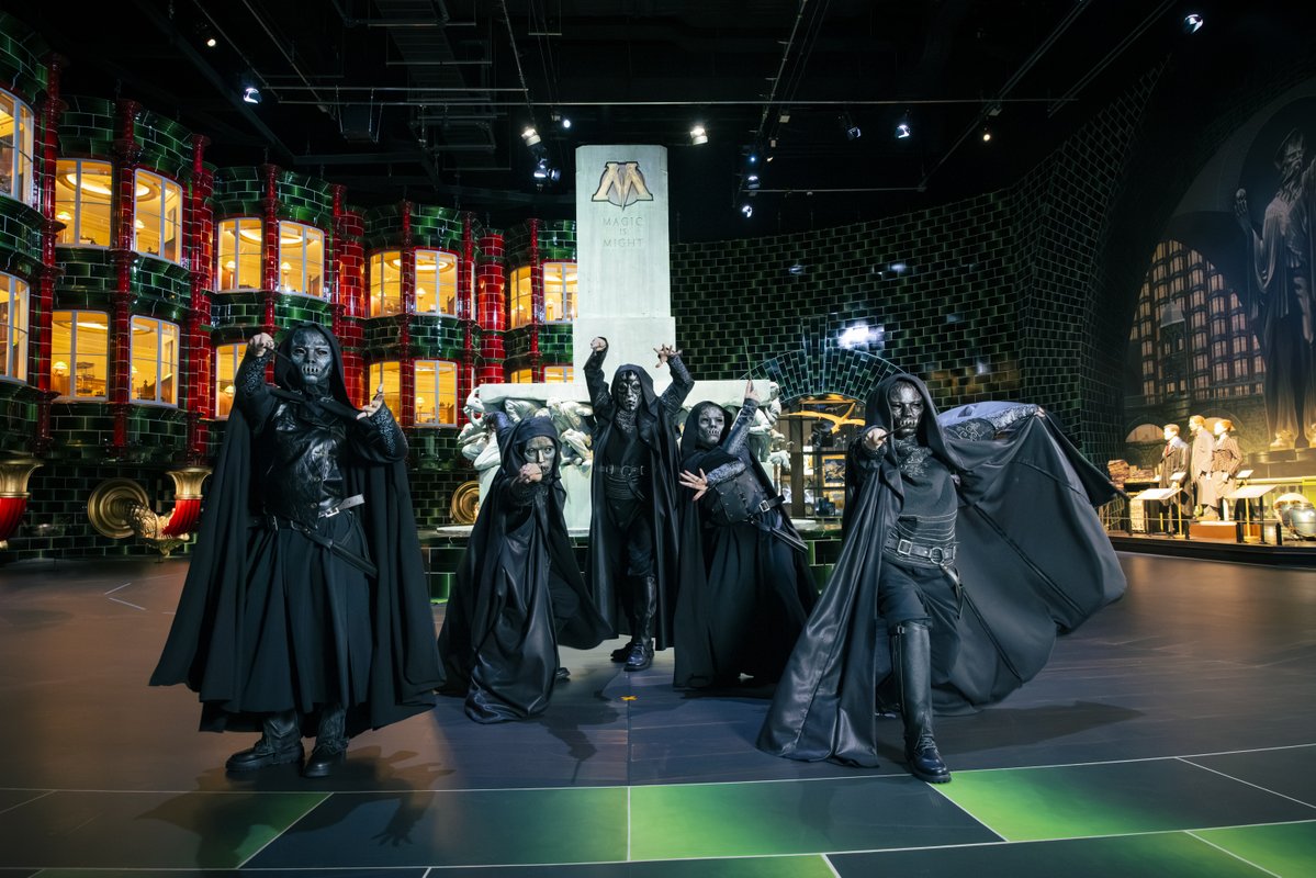 wbtourtokyo's tweet photo. 📢本日スタート🎃
特別企画「#闇の魔術のハロウィーン」

闇の魔術に包まれた
#ハリポタツアー を公開📸
死喰い人(デスイーター)の出現スポットも要チェック💀

ダークな魔法に満ちた
ハロウィーンをお楽しみください⚡️

詳細&amp;チケット購入👇
https://t.co/kQbnYtLpVj https://t.co/GyoQWQycHA