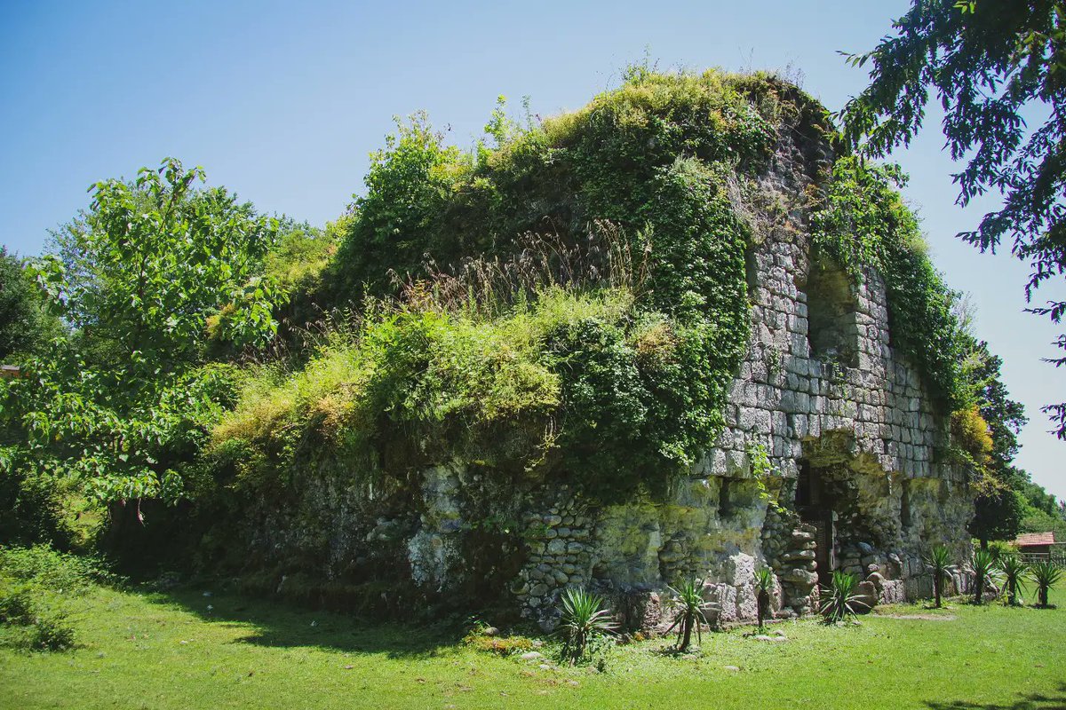 JamalHolzesdd's tweet photo. Photo by Alenka Alenka on June 30, 2026. May be an image of the Cotswolds and text. https://t.co/baUmQqyYut