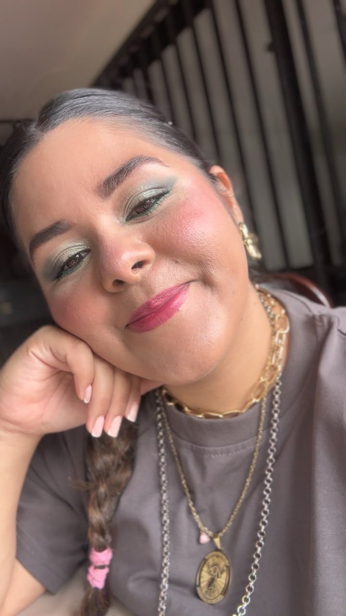 AreimyG's tweet photo. Acabo de descubrir que el “yo tengo plena consciencia de mi” es mentira, hice un video quedó lindo pero para mi es un poco meh, y a todo el mundo le está encantando, soy muy dura conmigo misma🥹❤️‍🩹 https://t.co/pAN0wu5bc7