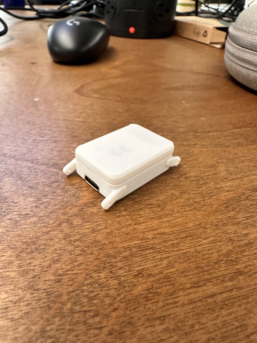 hellobryanchang's tweet photo. It fits, sort of. More work would be needed to close the cap and the base. https://t.co/l3TmuLvfzt