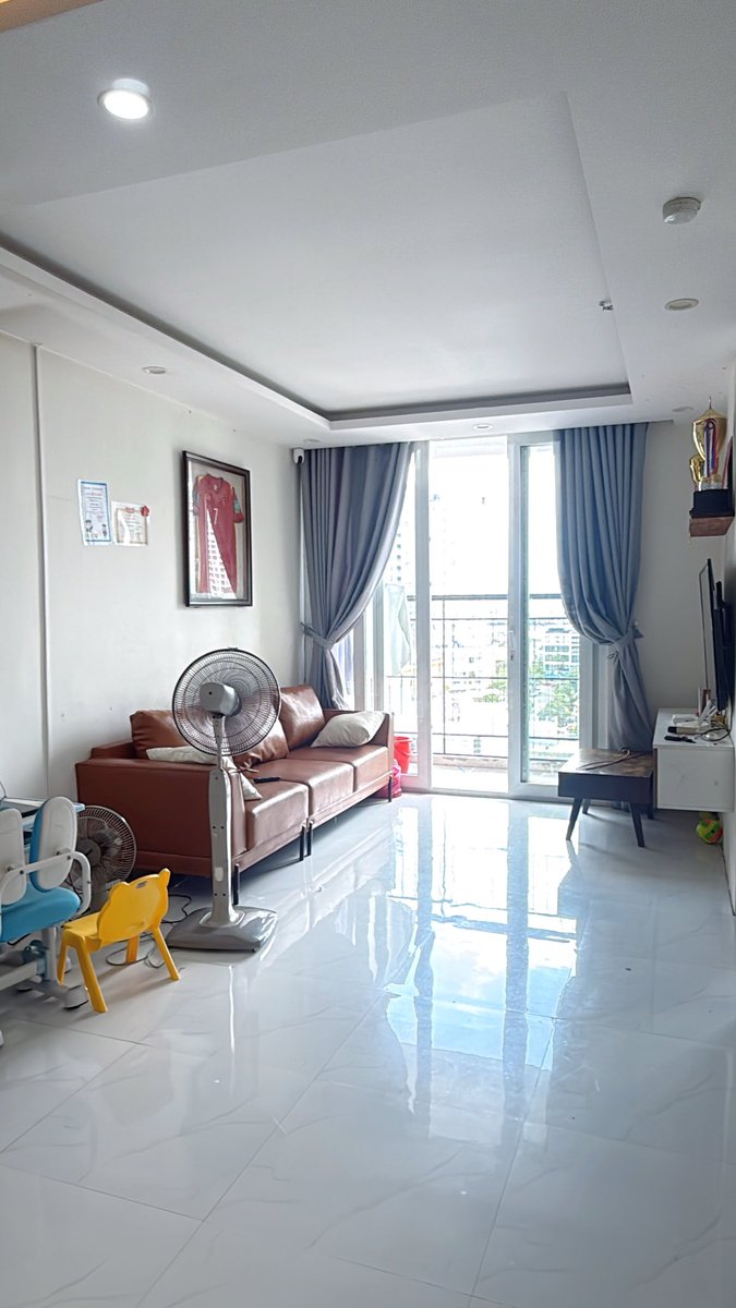 NaLand85's tweet photo. 🏙️ BÁN CĂN HỘ BLU HOUSE – AN TRUNG | SỔ ĐỎ SỞ HỮU LÂU DÀI🏙️

✅ Mặt tiền Ngô Quyền , nằm vị trí giữa cầu Rồng và cầu Trần Thị Lý. 
🌊 Gần sông Hàn, không gian thoáng mát, kết nối nhanh ra biển chỉ hơn 1km . 
📐 Diện tích: 58m2 
🏠 Công năng gồm: 2 phòng ngủ – phòng khách – bếp – 1 WC – ban công
📜 Đã có sổ đỏ – sở hữu lâu dài, mua bán và sang tên ngay

🏢 Tiện ích & môi trường sống:

* Khu dân trí cao, chủ yếu cán bộ, công viên chức
* An ninh tốt, bảo vệ 24/24
* Tòa nhà có 2 thang máy
* Vị trí trung tâm Sơn Trà, thuận tiện di chuyển đến các khu vực trọng điểm của thành phố, tiện ích cực kì thuận tiện. 

💰 Giá bán: 2 tỷ 900 

☎️ Liên hệ: 0935-165-401 Na Land