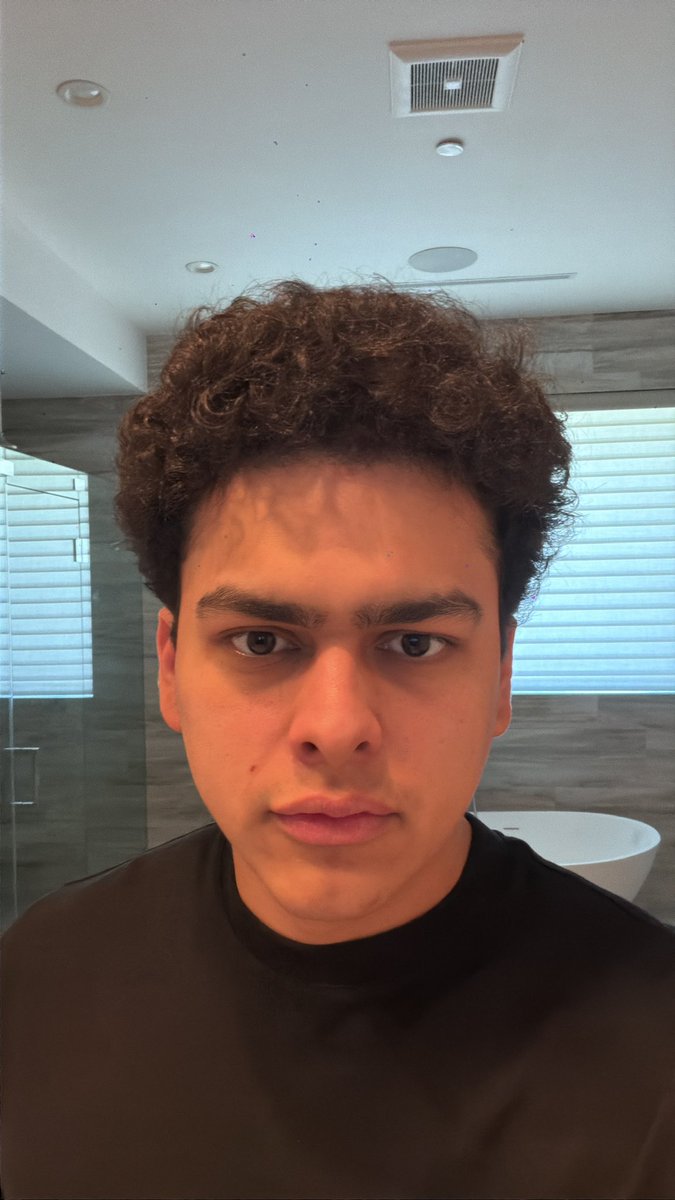 LoncheDeHuevito's tweet photo. FAMILIA TENEMOS QUE HABLAR ME RETIRO DE LOS STREAMS VENGAN YA PERDÓN POR TODO ❤️‍🩹🤖
https://t.co/51DAVQ53Tw https://t.co/poME35ayiM