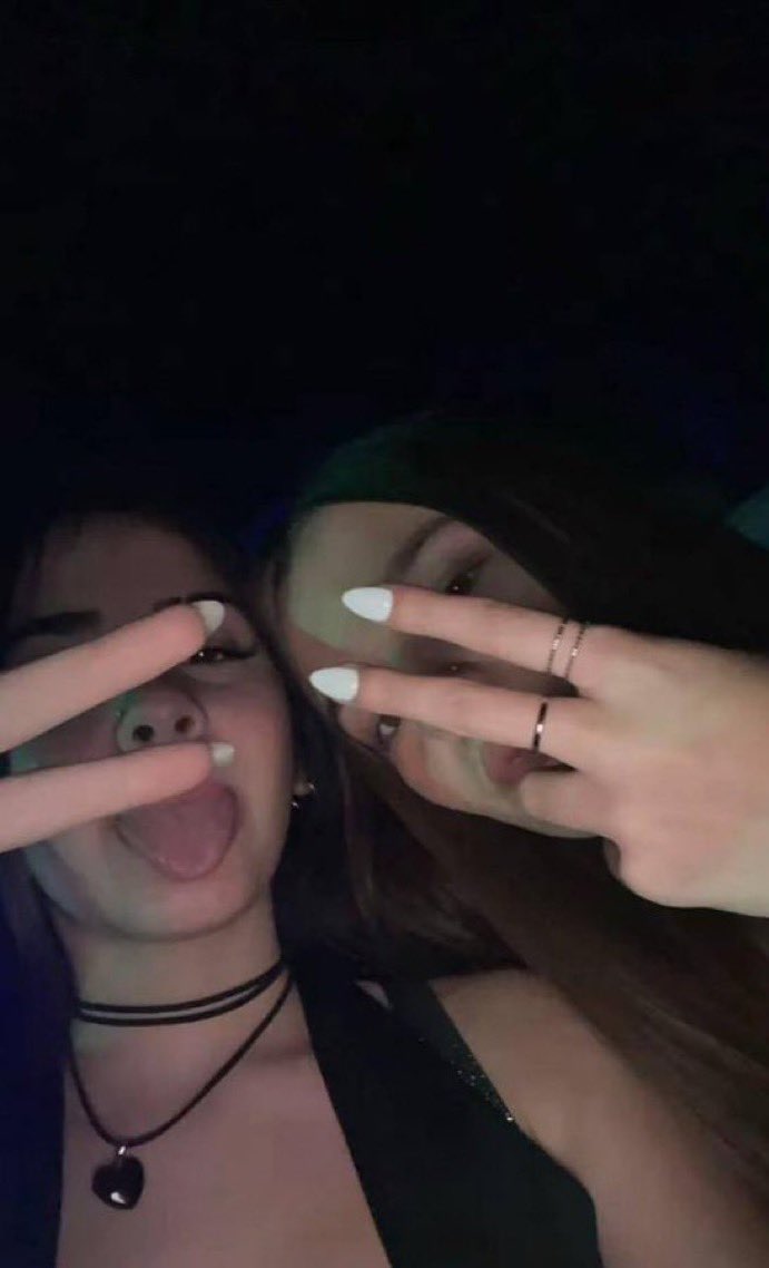 mnezzesG's tweet photo. Can i dm you ? We are so bored asf !! https://t.co/El2MQJxy2t