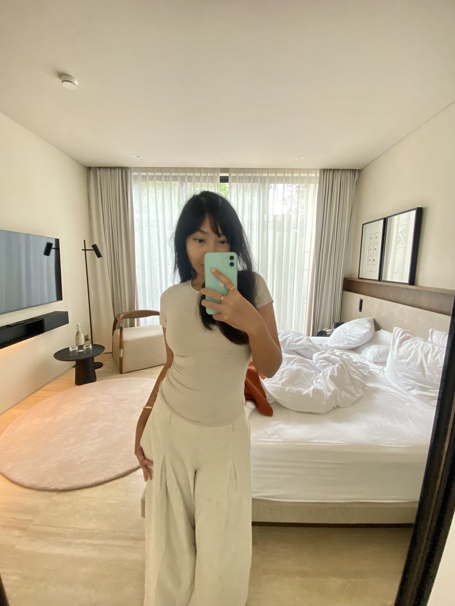 ustadchen's tweet photo. Not changing my iPhone 11 this year karena warnanya lagi hits (apalagi yang butter yellow) https://t.co/gFo1komggr