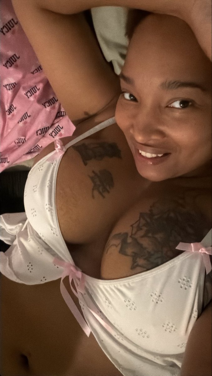 Dlovley10's tweet photo. Face card + curves + tattoos 😏💕 Which one caught your attention first? 👀👇🏽
#CurvyConfidence #TattedBeauty #PrettySmile #CurvyWomen #VelvetAfterDark https://t.co/ne8OoYNIT3