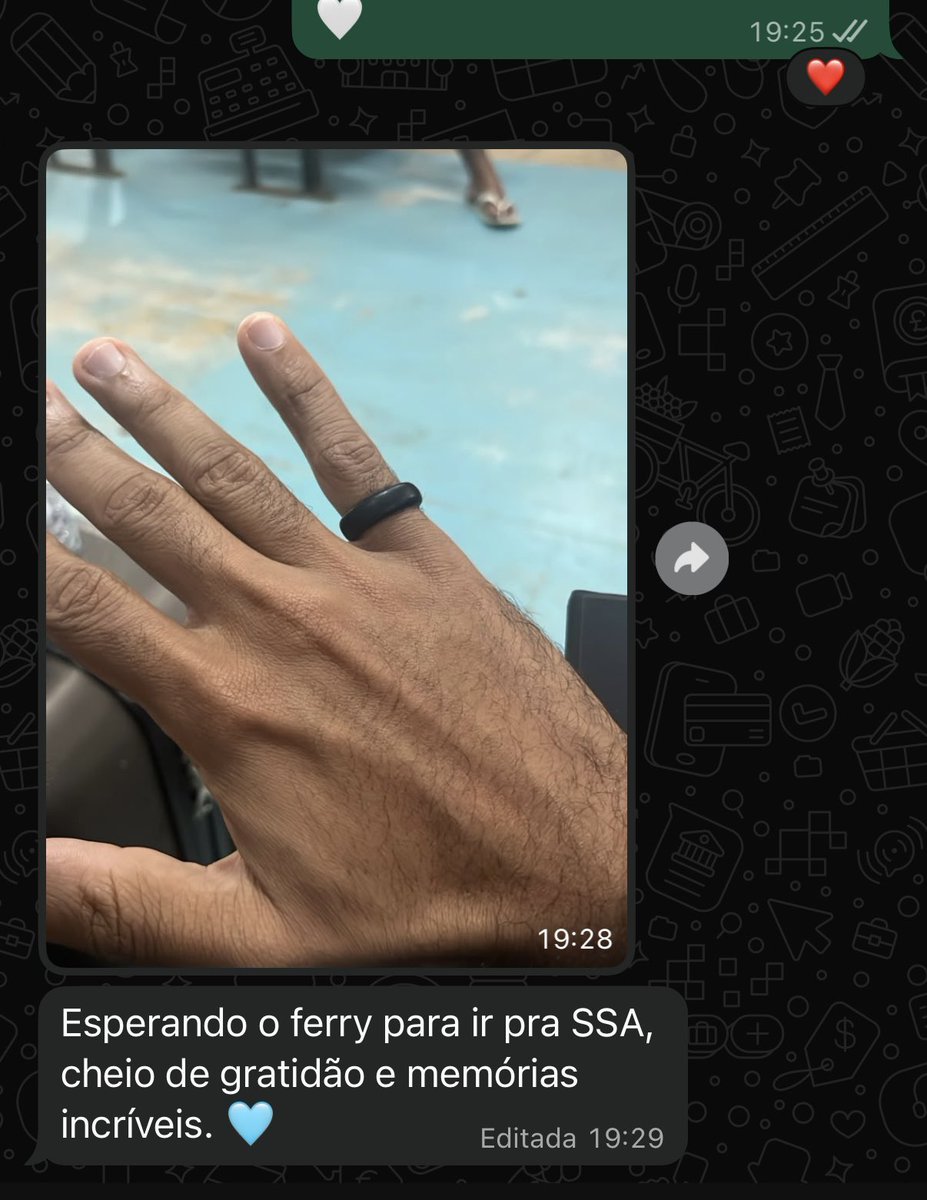 vaalhamulheer's tweet photo. E eu que fui passar uns dias no Sul da Bahia e vivi um amor de férias com direito a anel de côco e tudo? 🥹🫰🏼 https://t.co/3btt40n3Wm