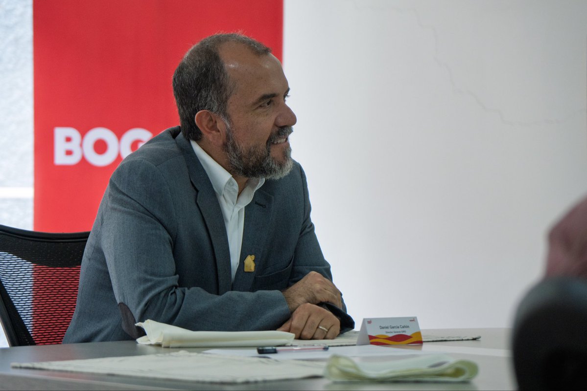 danielgarciacg's tweet photo. Firmamos un Memorando de Entendimiento entre el @IDRD e @inredsantamarta para intercambiar experiencias y fortalecer la cooperación institucional en materia deportiva.

Esta alianza nos permitirá trabajar de la mano, entre otros temas, en:
- El apoyo a los y las paradeportistas.
- El fortalecimiento de los semilleros deportivos.
- La sostenibilidad y el escalamiento de la política deportiva y el aprovechamiento económico.
- Una nutrición adecuada para mejorar la calidad de vida de los y las deportistas.

Seguimos sumando esfuerzos para fortalecer la cooperación en torno al deporte y la recreación en el país.