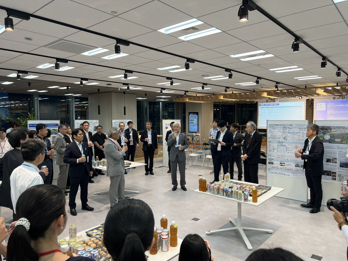 tebakari's tweet photo. 奥村組クロスイノベーションセンターで第1回中央大学X奥村組イノベーションフォーラム開催。将来の共同研究に向けた実りある大盛況のフォーラムでした👍
#中央大学 #奥村組 https://t.co/M9S8oasYKl