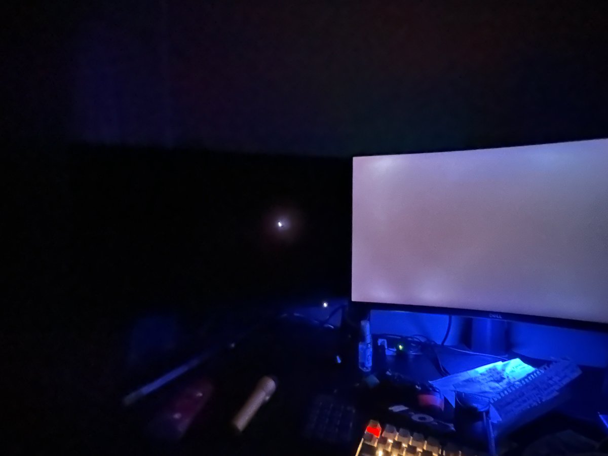 HowlingMohammad's tweet photo. This thing fucks

New monitor on the left https://t.co/LwzQd7cmBS