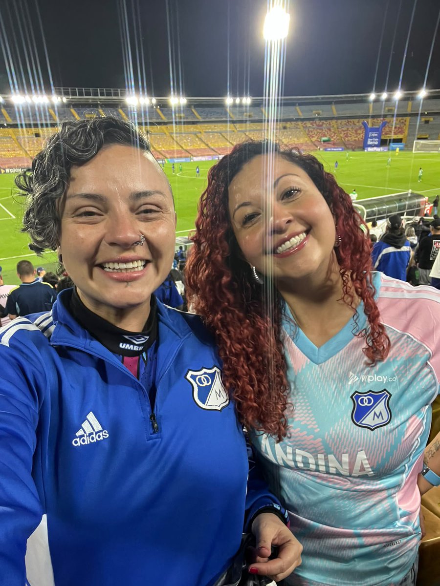 Crespa_Munoz's tweet photo. Lo más lindo que me ha dado el universo es mi prima 💙🤍
#Embajadoras https://t.co/7VqaX8Kw0o