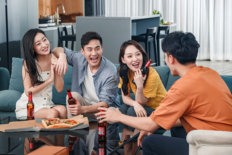 blooa670039's tweet photo. Nothing beats laughing so hard with old friends that your sides hurt and photos get blurry  Reunited and it feels so good!， https://t.co/adHkitUbB4