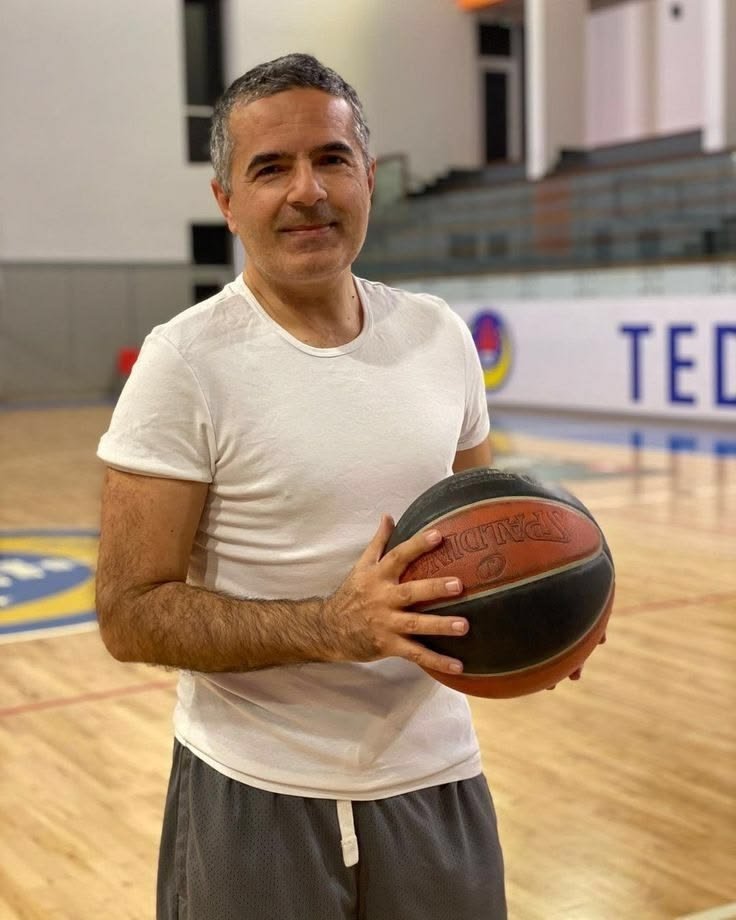 RuthJon8865381's tweet photo. Game time 🏀 https://t.co/KwWp4VhYwO