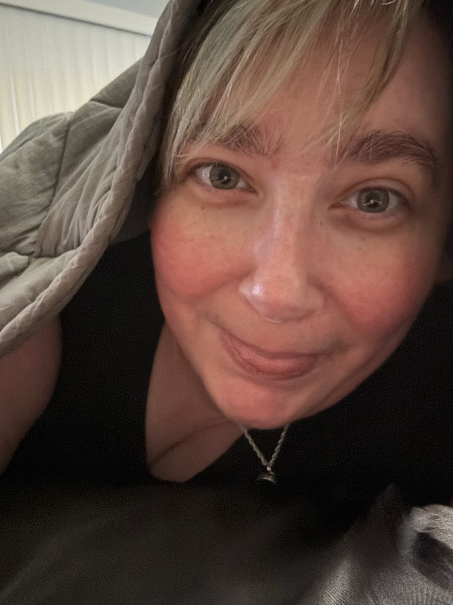 snarkbeerobot's tweet photo. Oh sure the one time my eyes look cursed and it’s min(ut)e selca day #MNSD #min_ut_e #KUNHO @ALL_H_OURS https://t.co/Q7ofFG7Otz