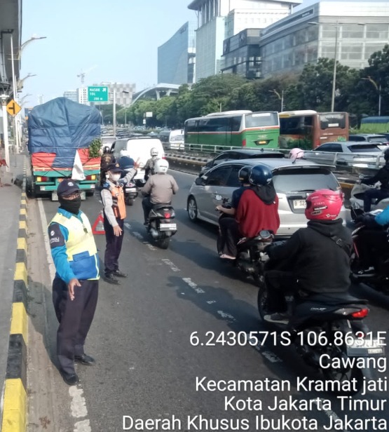 PT_Transjakarta's tweet photo. #INFOTRANSJAKARTA | Koridor 9, Rute 4K, 7D, 9A dan 9C mengalami keterlambatan kedatangan dikarenakan adanya truk mogok di sekitar Halte Ciliwung sehingga terjadi kepadatan lalu lintas disekitarnya. Mohon maaf atas ketidaknyamanannya. Pantau informasi terkini layanan Transjakarta melalui X pt_transjakarta, instagram: infotije, pt_transjakarta ataupun aplikasi TJ:Transjakarta. Mari kita #JagaJakarta #Koridor9 #Rute4K #Rute7D #Rute9A #Rute9C