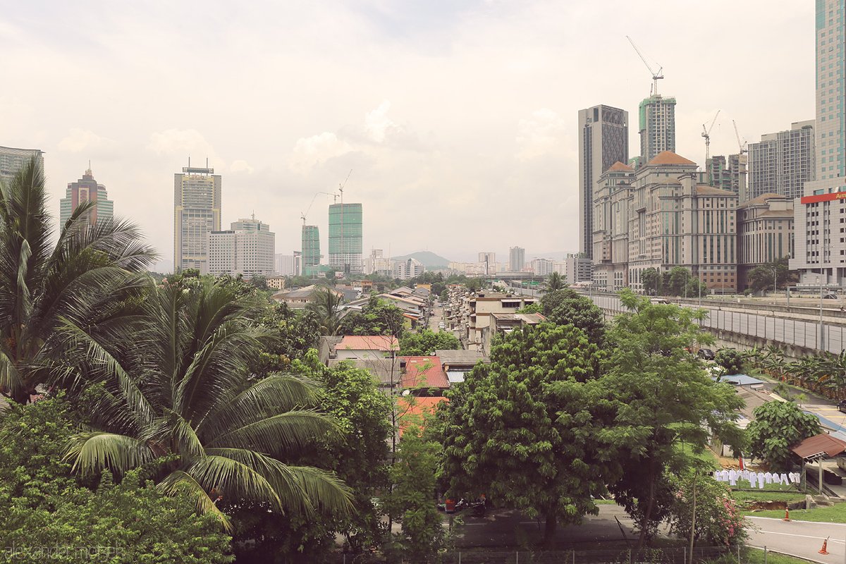 BurakAlp59's tweet photo. Tropical Towerscape 
Kuala Lumpur, Malaysia 
3° 9' 35. 35" N, 101° 42' 31. 30" E 
Kuala Lumpur’s diverse skyline blends modern towers with lush tropical greenery. https://t.co/obIfYjTmaz