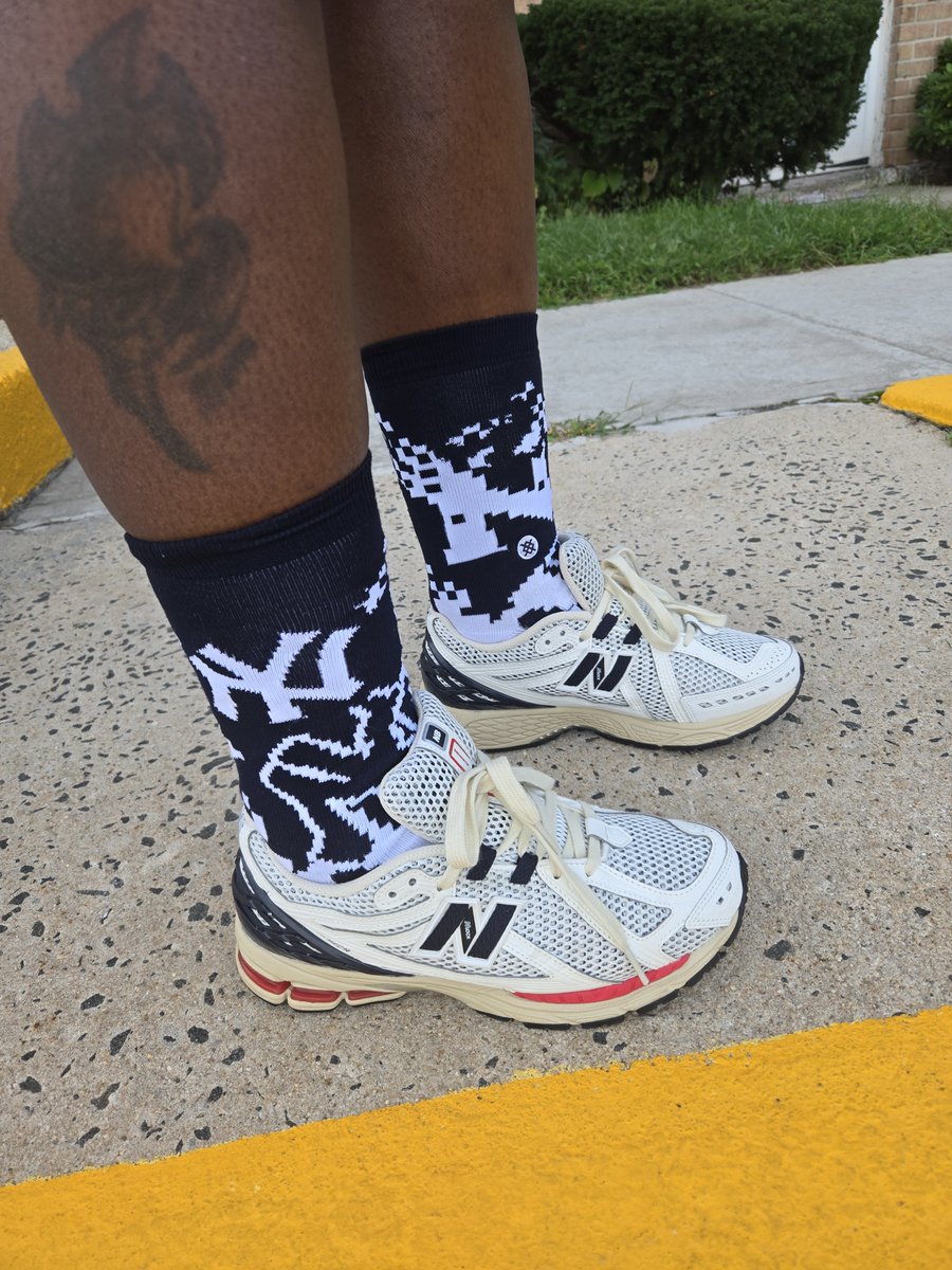 trudyspeaks's tweet photo. 👟: New Balance 1906R 'Sea Salt Eclipse'
🧦: @stance @Yankees collection
.
.
.
#newbalance #newbalancesociety #nbsonly #nbsocialclub #nb1906R #kotd https://t.co/H3cIiZLtfc
