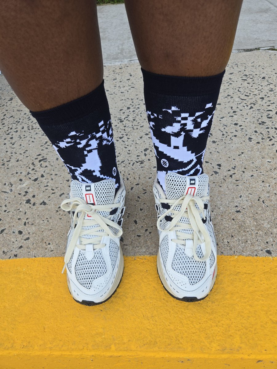 trudyspeaks's tweet photo. 👟: New Balance 1906R 'Sea Salt Eclipse'
🧦: @stance @Yankees collection
.
.
.
#newbalance #newbalancesociety #nbsonly #nbsocialclub #nb1906R #kotd https://t.co/H3cIiZLtfc