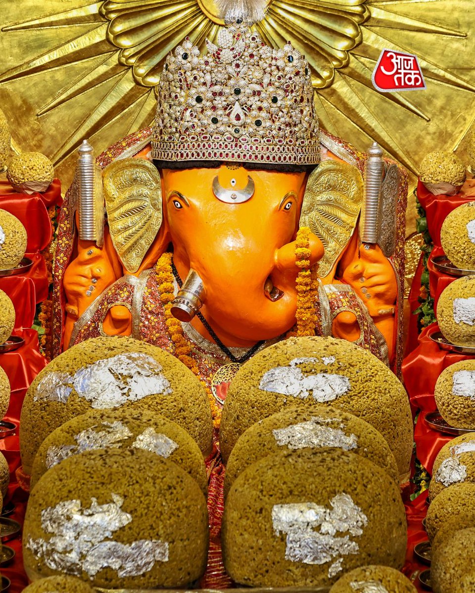 aajtak's tweet photo. गणेश चतुर्थी से पहले जयपुर के मोती डूंगरी गणेश मंदिर में लड्डुओं से सजे गणपति बप्पा के मनमोहक दर्शन

#GaneshChaturthi #GanpatiBappaMorya #ATPhotoBlog #AajTakSocial https://t.co/JLMyWvhFyy