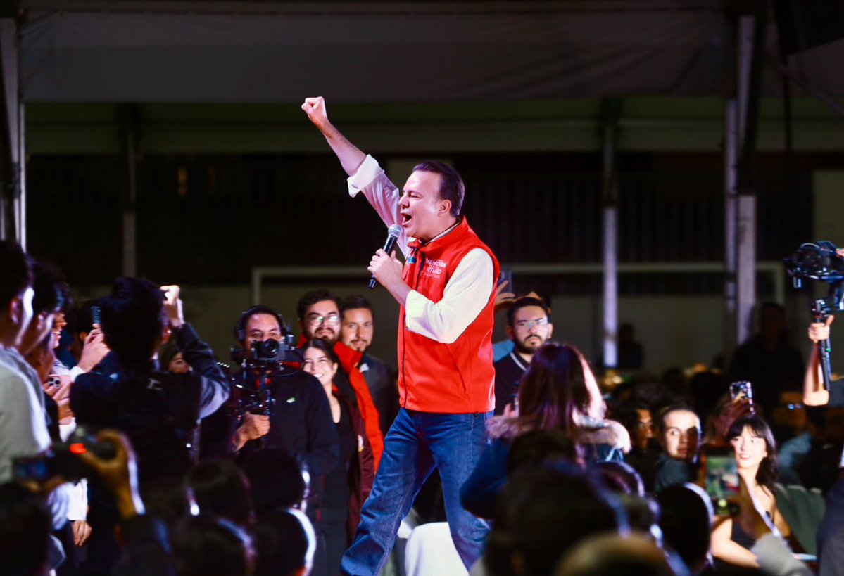 danisotto's tweet photo. Hoy acompañamos a nuestro Gobernador @EVillegasV en su 4.º Informe de Resultados. 🙌🏼✨

Un ejercicio para reconocer lo que se ha logrado y, sobre todo, para seguir construyendo lo que viene para Durango. ¡Muchas felicidades y enhorabuena, Gobernador! 👏🏼

Sigamos trabajando por nuestro estado y por las familias duranguenses. 💚

¡Tenemos memoria, tenemos futuro! 💪🏼✨