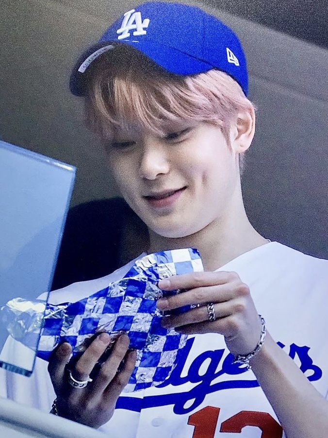 yunofull's tweet photo. the fond look everytime..... https://t.co/bsDcpHAAyH