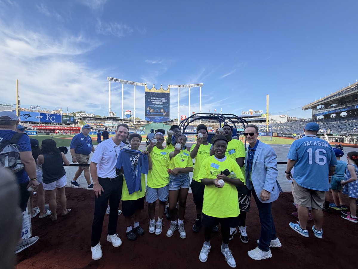 OfficialETGorg's tweet photo. An unforgettable day at Kauffman Stadium with 7 kids from the Boys & Girls Clubs of Greater Kansas City. ⚾ On-field BP, autographs, baseballs, behind-the-scenes access & lots of smiles.
Everyone deserves a chance.
https://t.co/fvwGSITS8L
#ExperienceTheGame https://t.co/qJZLtn4jbI