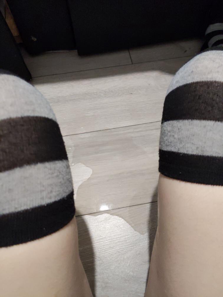 lilmissanyone's tweet photo. Look at mi dildo I bought! I made a big mess at the end (,,>﹏<,,) I should learn to control myself better ( ܸ. .)՞՞

#nsfw #solofemale #dildo #nsfwtwt #chudai #wataa #thighhighs #pinkpussy https://t.co/FepVWOoqVi