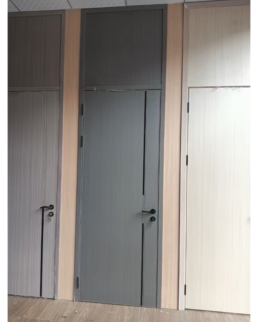 qjldoormfg8's tweet photo. Minimalist interior door with transom window, clean &amp; sleek lines for an upscale look. #PaintlessWoodDoor #MinimalistInteriorDoor #EcoDoor #EngineeringInteriorDoor #OfficeRoomDoor #SelfBuiltHouseRenovation #BedroomDoor #WoodDoorManufacturer https://t.co/Hmsuk694Ri https://t.co/B3xaiNq0xU