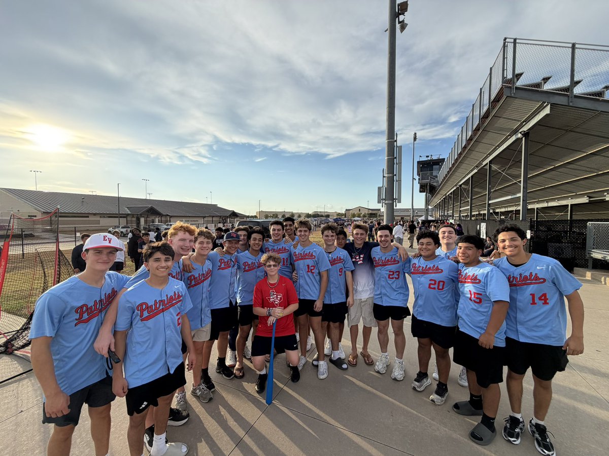 EastViewBSB's tweet photo. Great start to the year at our Annual Patriot Fest! #BeUncommon https://t.co/q7kWkkeX7k
