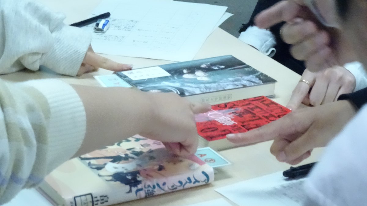 Media_Gundai's tweet photo. 【中央図】
まだ読んだことのない「新しい世界」に出会えるかも？
ビブリオバトルは、5分間のプレゼンを聞いて、一番読みたくなった本に投票するだけ。どれを読みたくなるか自分でも分からない？新感覚の体験😊発表者・観覧者9/13まで募集中！　https://t.co/6yL4gQMoIx　#群大中図 https://t.co/4PBWy5A75A