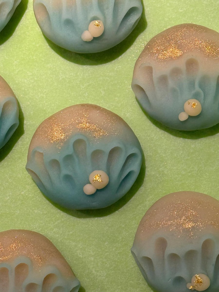reinsane's tweet photo. The Pearl of the Gulf”

For the “Bowl of Peace—from Bahrain to the World” tea gathering, I created Nerikiri wagashi inspired by Bahrain’s beauty and pearl heritage. Through tea and sweets, I hoped to share a connection between Bahrain and Japan—a https://t.co/RUiM9N82qo