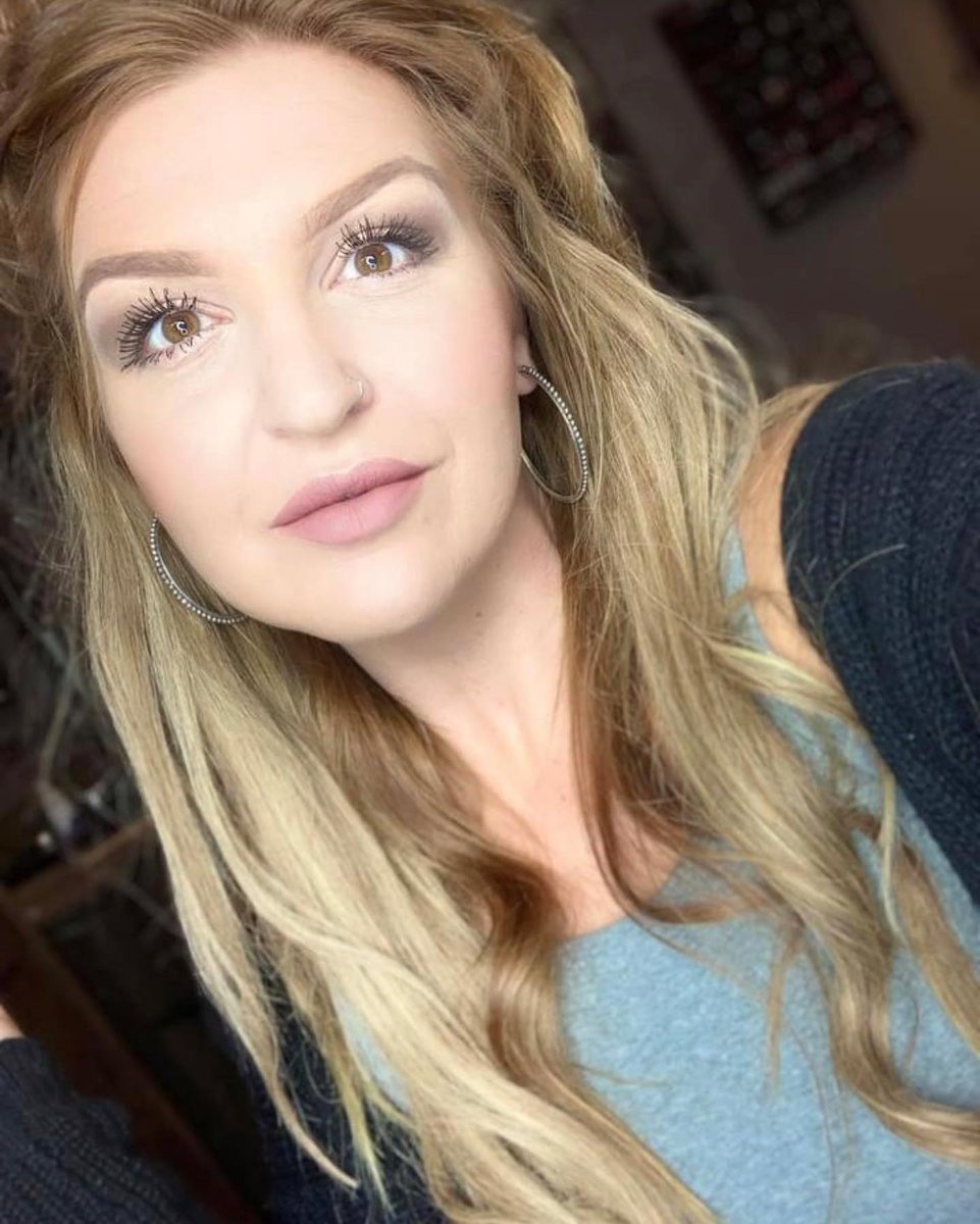 RigobertoFlrt's tweet photo. In case you’re wondering, yes—we still have the best mascara on the planet, and you get this gorgeous eyeshadow with it! Ask me how! https://t.co/gTkhdKGbzQ